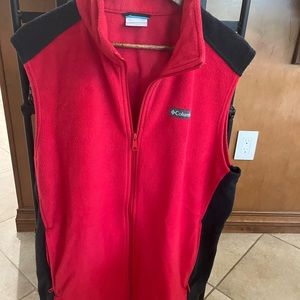 Men’s Two-tone Columbia Fleece Vest